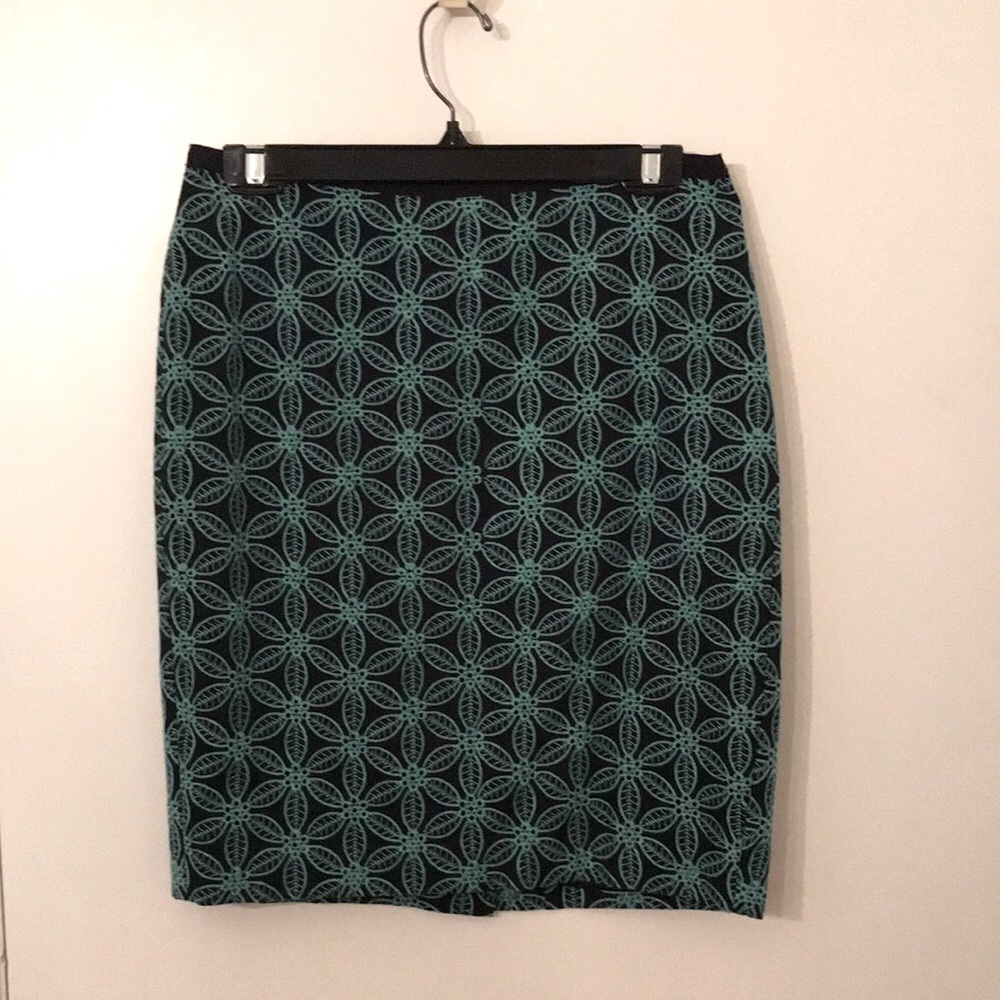 Talbots skirt, NWT SZ 8p navy blue w/ teal embroidery pet free & smoke free home